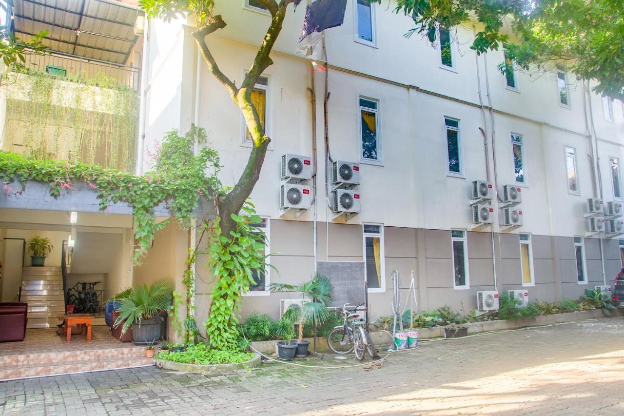 Urbanview Hotel Minongga Pondok Labu By Reddoorz Jakarta Kültér fotó