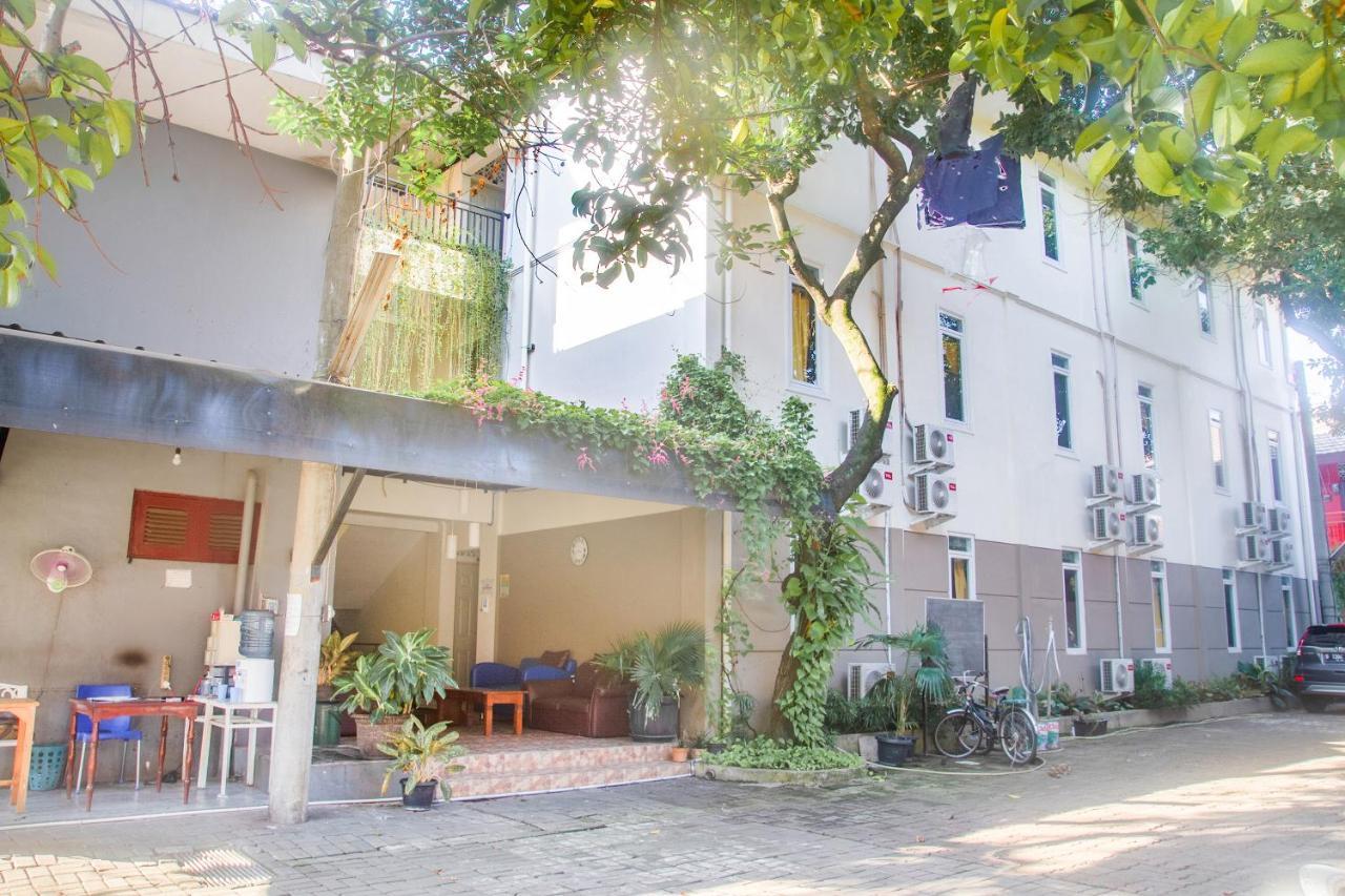 Urbanview Hotel Minongga Pondok Labu By Reddoorz Jakarta Kültér fotó