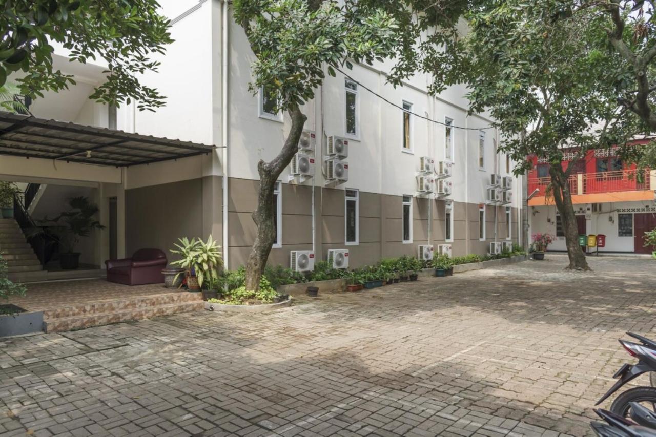Urbanview Hotel Minongga Pondok Labu By Reddoorz Jakarta Kültér fotó