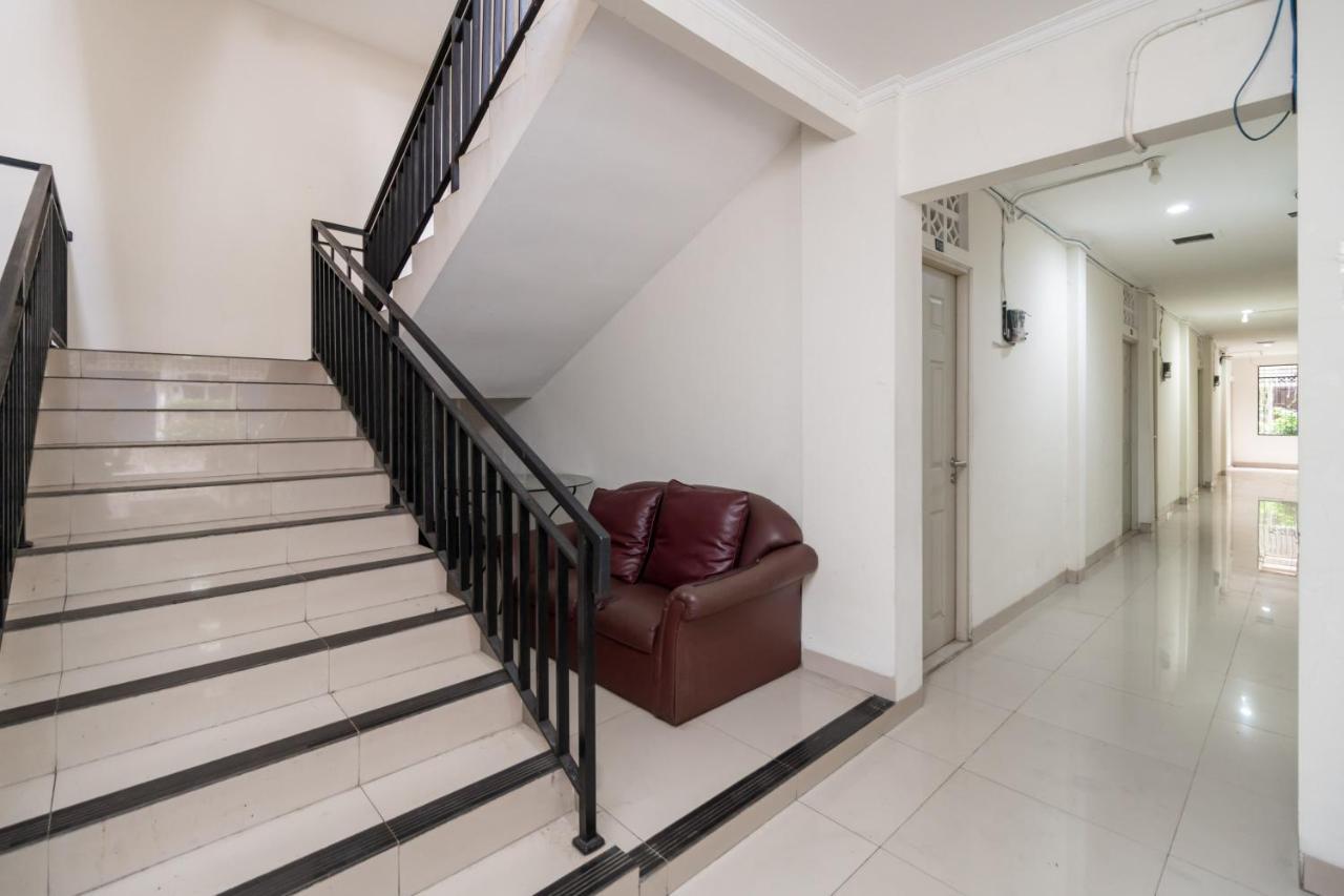Urbanview Hotel Minongga Pondok Labu By Reddoorz Jakarta Kültér fotó