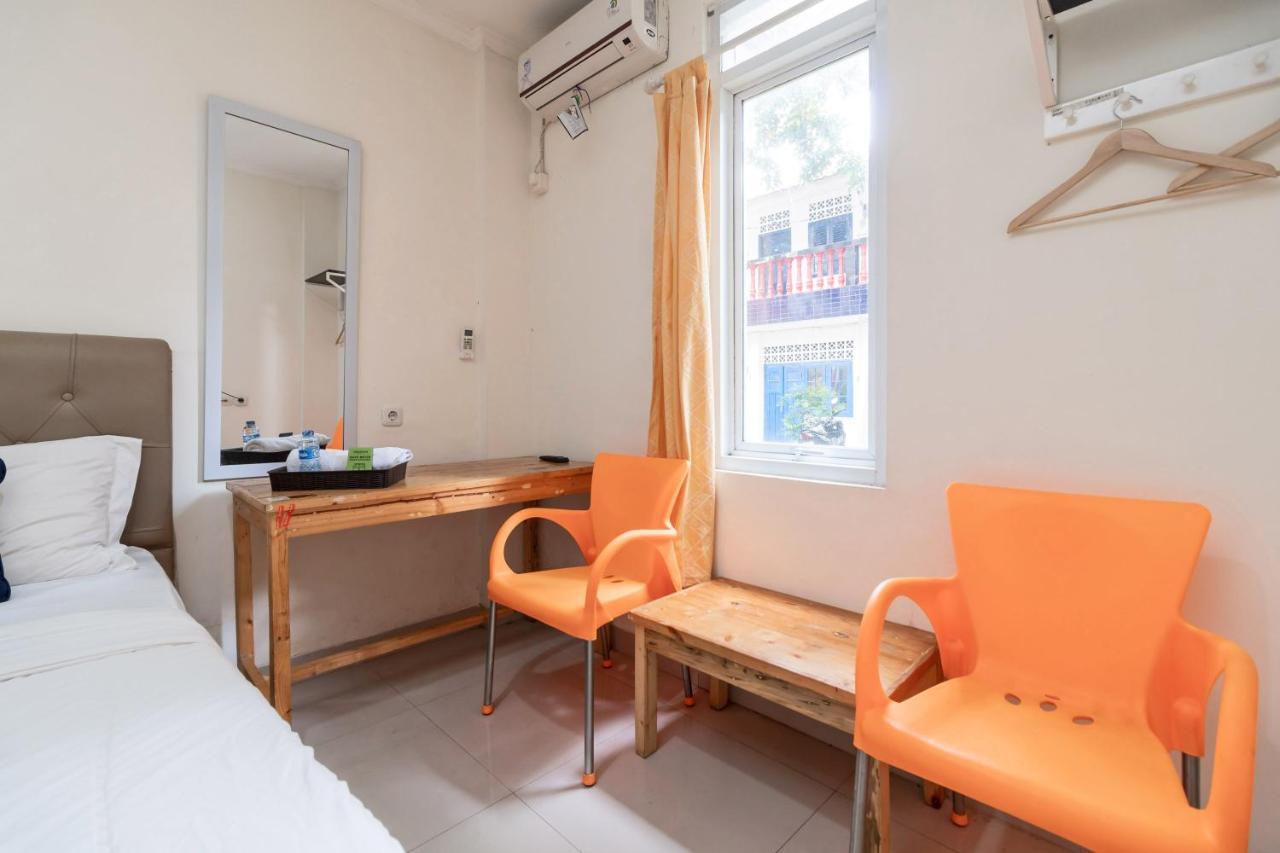 Urbanview Hotel Minongga Pondok Labu By Reddoorz Jakarta Kültér fotó